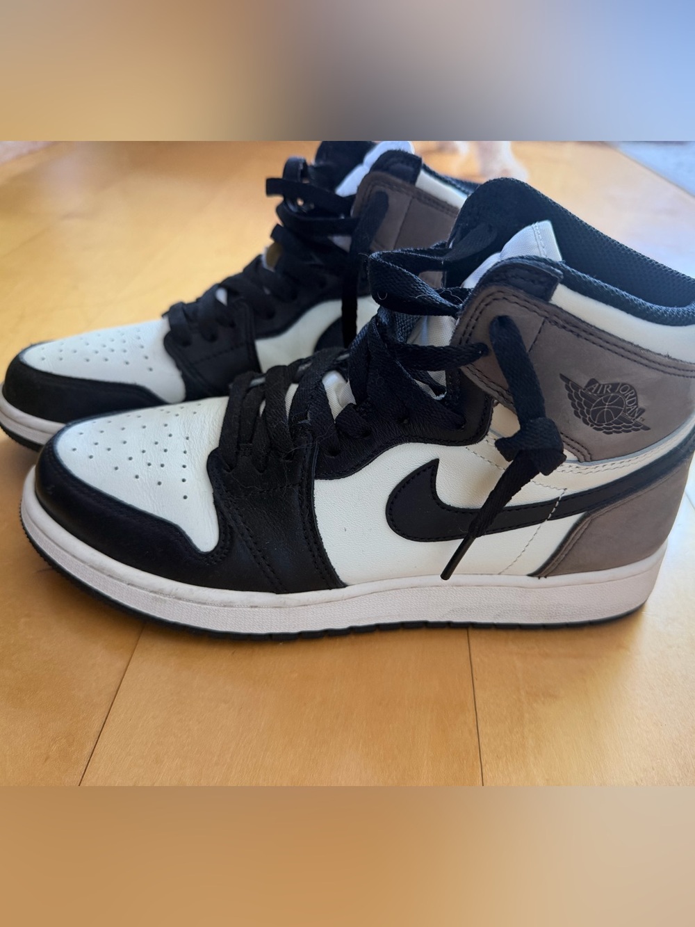 Jordan 1 Mocha women’s 8.5/7Y